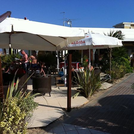 Viva Beach Hotel Rimini Exterior foto